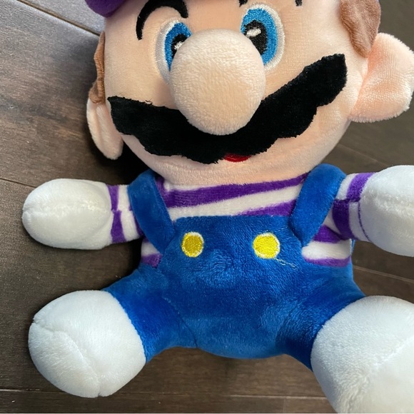 Mario Brothers Luigi 8 inch Plush - Picture 3 of 5